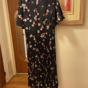Boohoo Black pleated Floral Midi Dress SZ 8 $19.